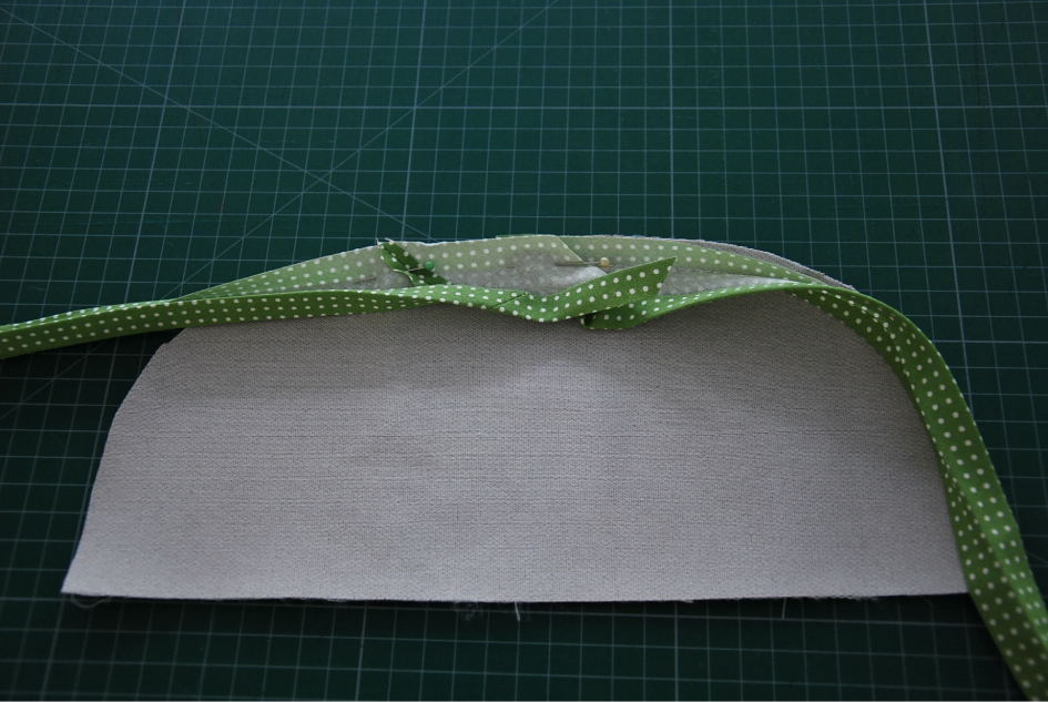 Našití šikmého proužku (12)